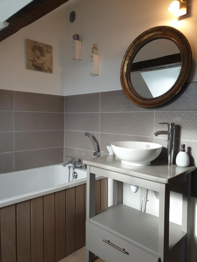 D'Anciennes "Chambres De Bonnes" Honfleur Luaran gambar