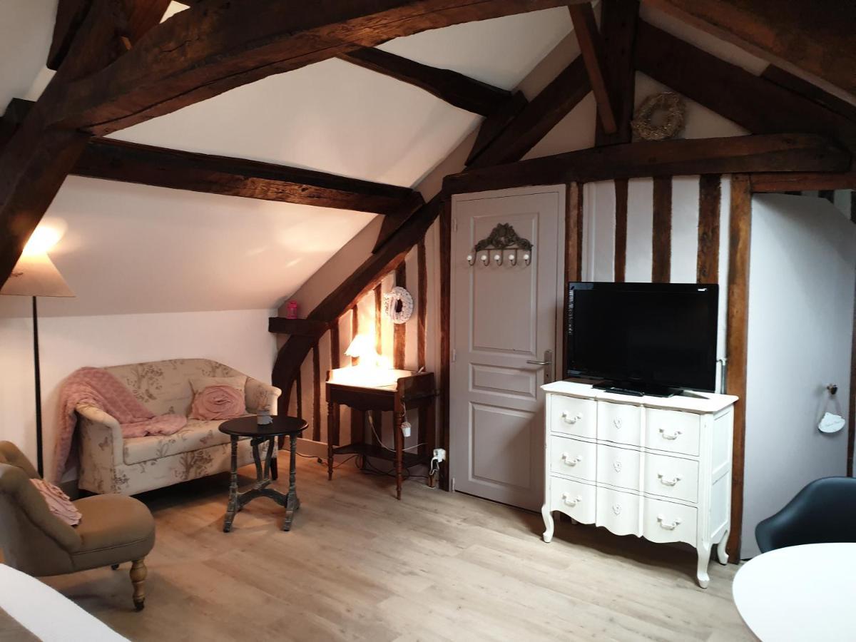 D'Anciennes "Chambres De Bonnes" Honfleur Luaran gambar
