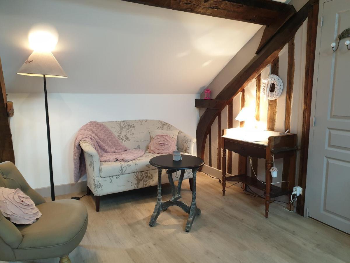 D'Anciennes "Chambres De Bonnes" Honfleur Luaran gambar