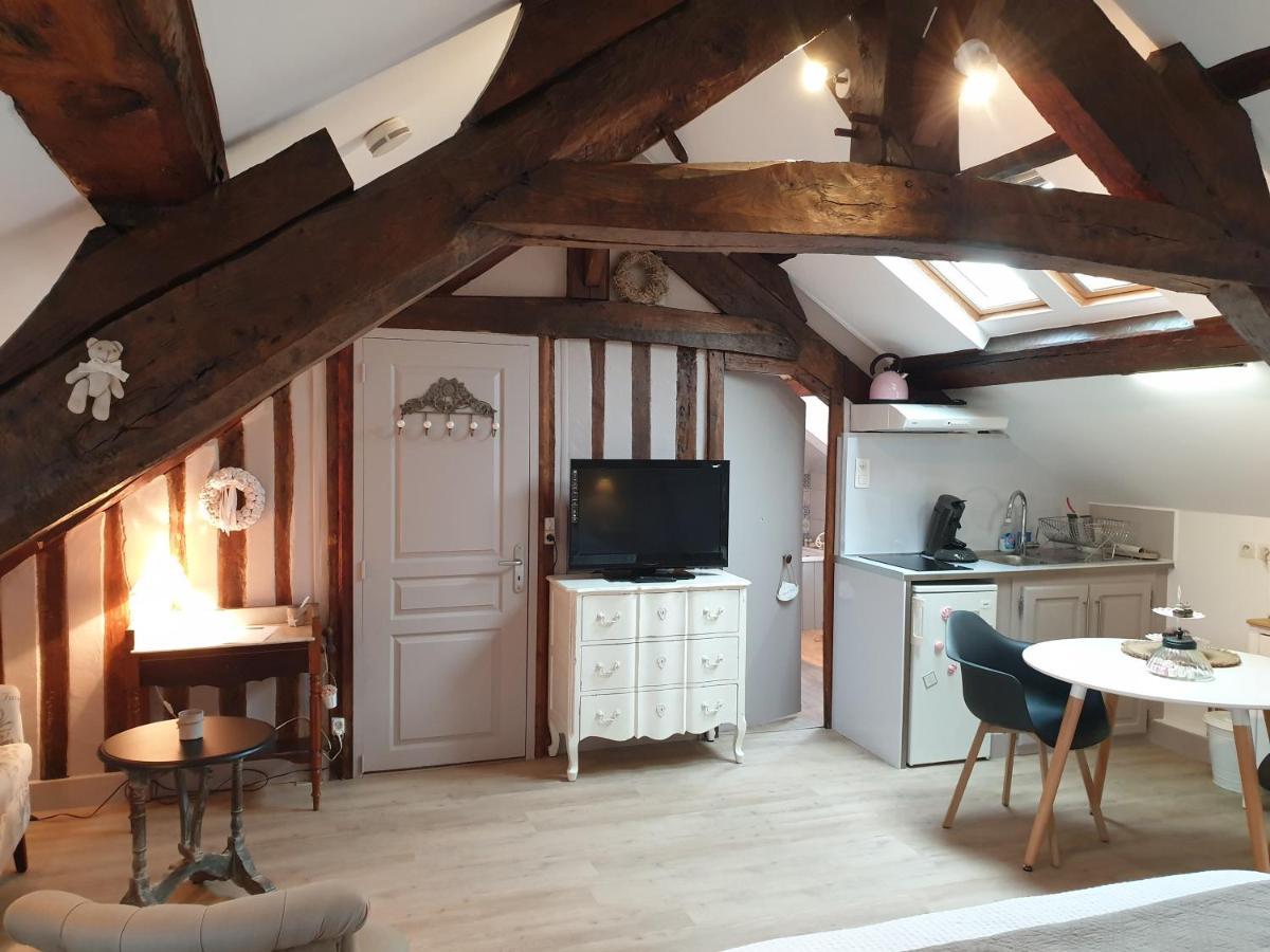 D'Anciennes "Chambres De Bonnes" Honfleur Luaran gambar